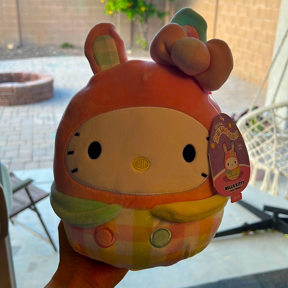 Hello Kitty Squishmallow